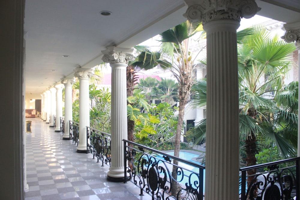 The Grand Palace Hotel Yogyakarta Exterior foto
